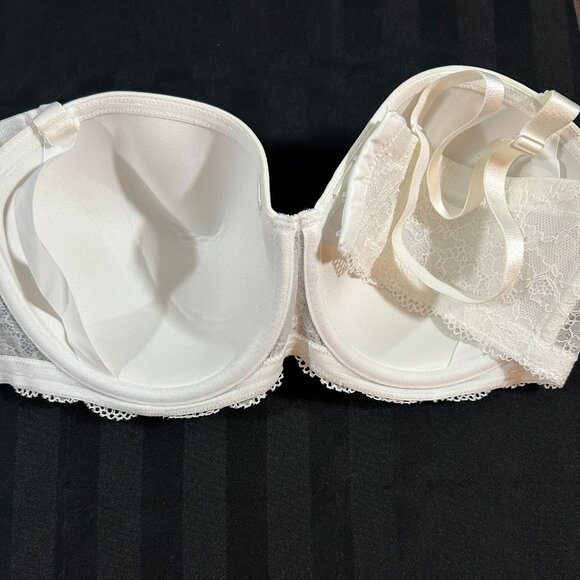 Déesse Lingerie - Balconette Bra w/removable straps - white - NWT - 40DD - Picture 9 of 9